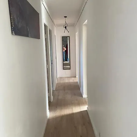 Apartamento à - 80 M² Avec Balcon *