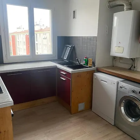 A - 80 M² Avec Balcon 欧什